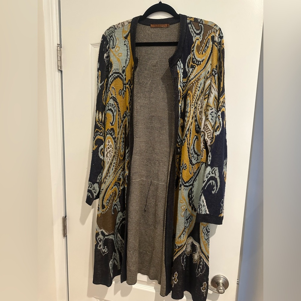 Belldini Textured Knit Sweater in Black and Cream